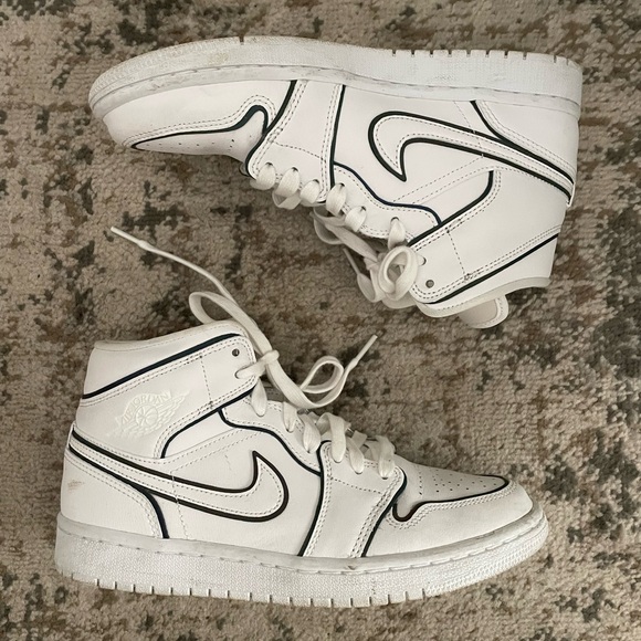 women jordan sneakers - Picture 3 of 4